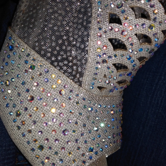 Pierre Dumas peep toe Silver Heels. 7M - Picture 3 of 5